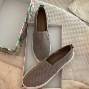 Tommy Bahama slide on sneakers 7.5